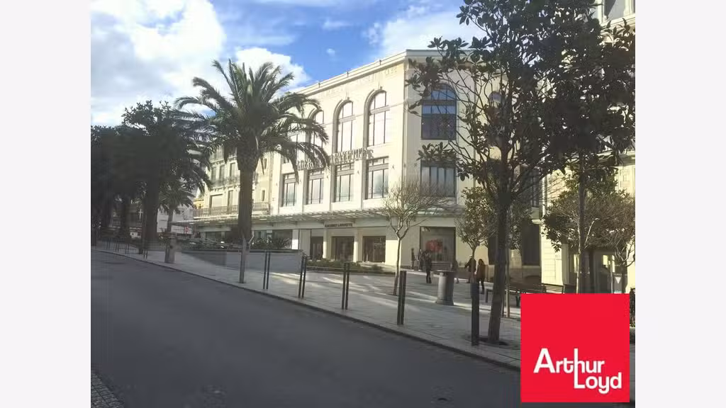 Local 104m² empl exceptionnel à louer à Biarritz 