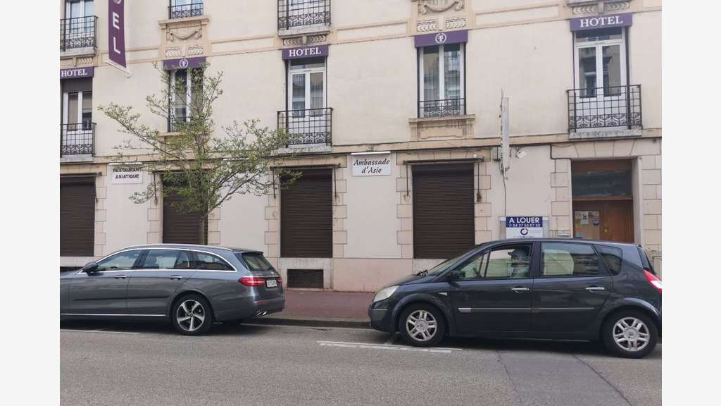 A céder local commercial de 325m² Bourg en Bresse
