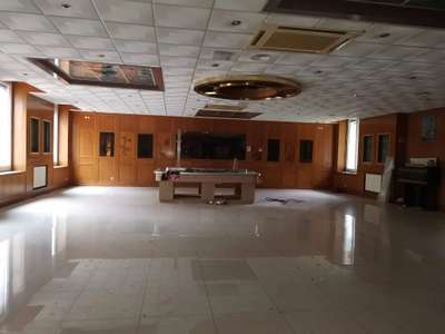 A céder local commercial de 325m² Bourg en Bresse