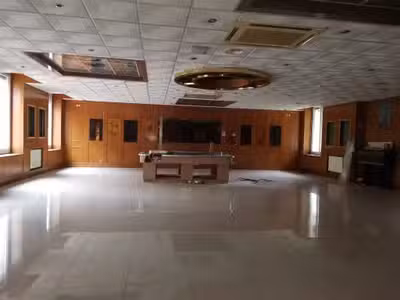 A céder local commercial de 325m² Bourg en Bresse