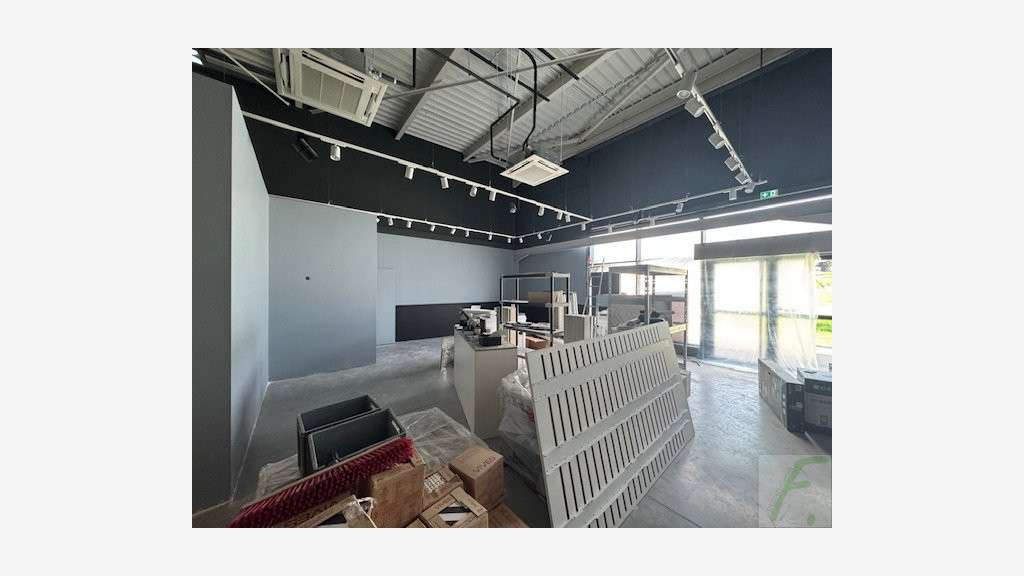 Très beau local commercial 95m² à Aix-les-Bains
