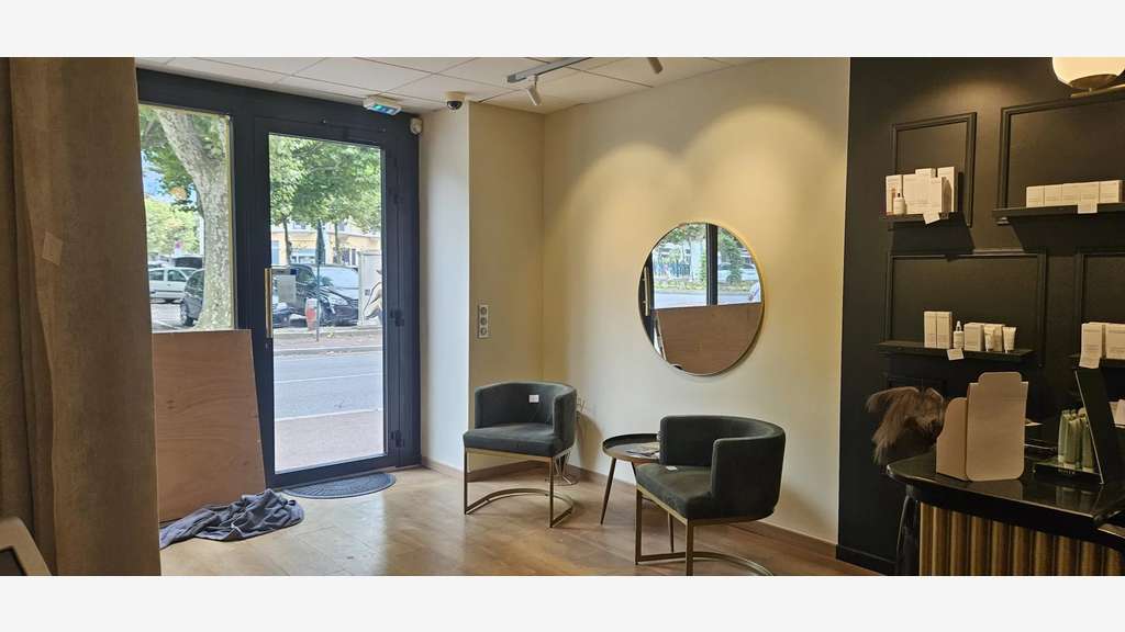 Droit au bail local commercial 44m² Aix-les-Bains