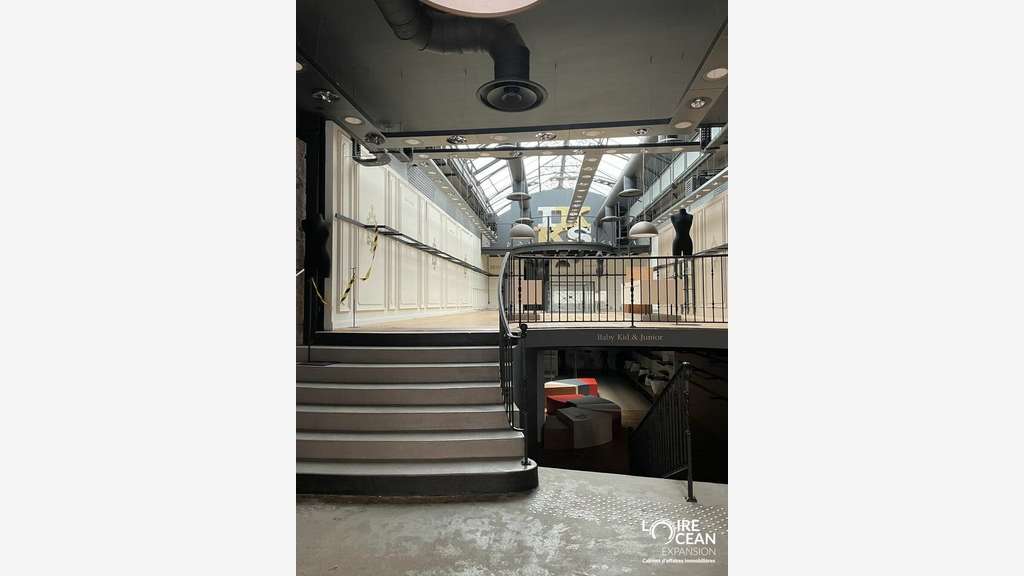DAB magnifique lieu de vente 380m² à Angers centre
