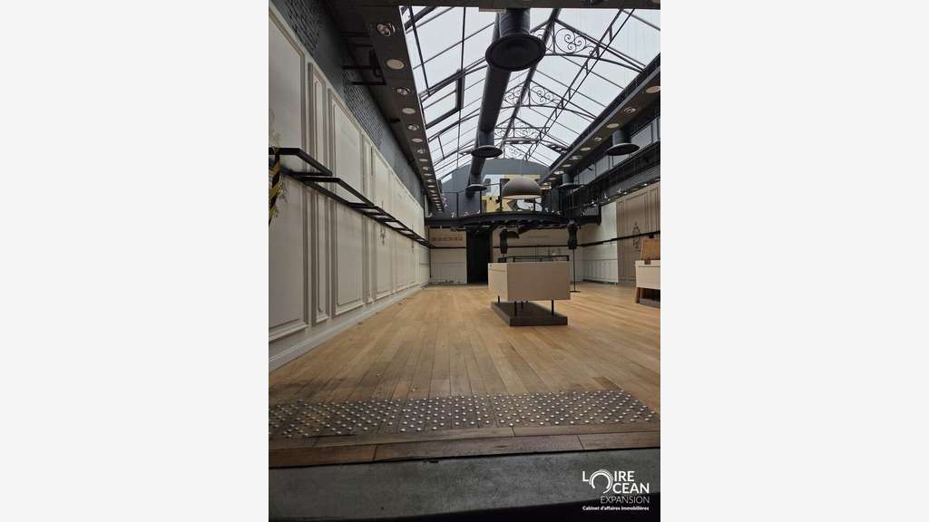 DAB magnifique lieu de vente 380m² à Angers centre
