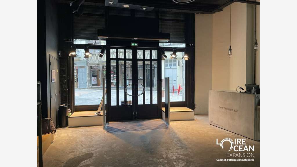 DAB magnifique lieu de vente 380m² à Angers centre