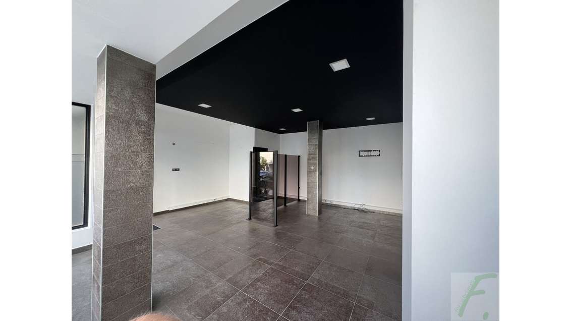 Vente droit au bail local libre 56m² à  affichée  