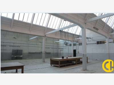 Cède local de 3930m² en zone commerciale à Anse