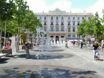 Droit au bail 101m² place gl de Gaulle à Antibes
