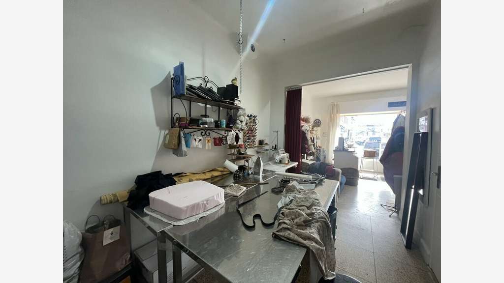 Local commercial 50m² à louer à Arles