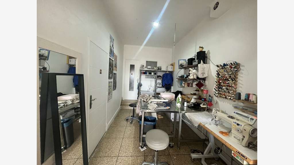 Local commercial 50m² à louer à Arles