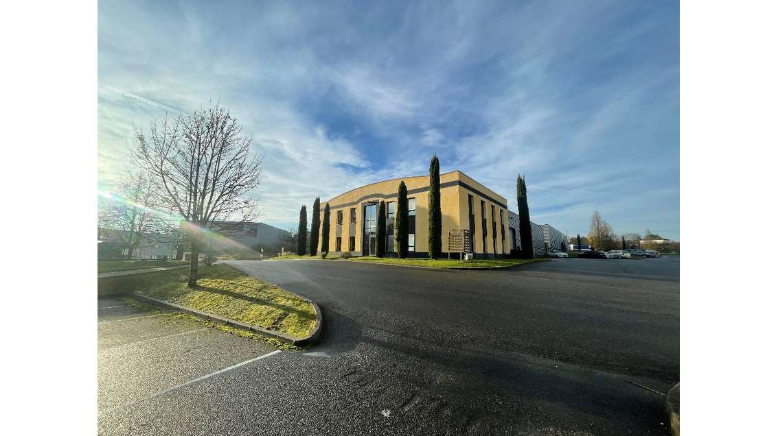 Local 1440m² à louer ZI Nord de Arnas A6