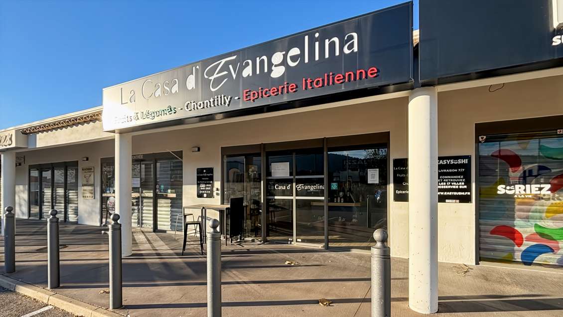 Local 90m² avec stationnement à Aubagne