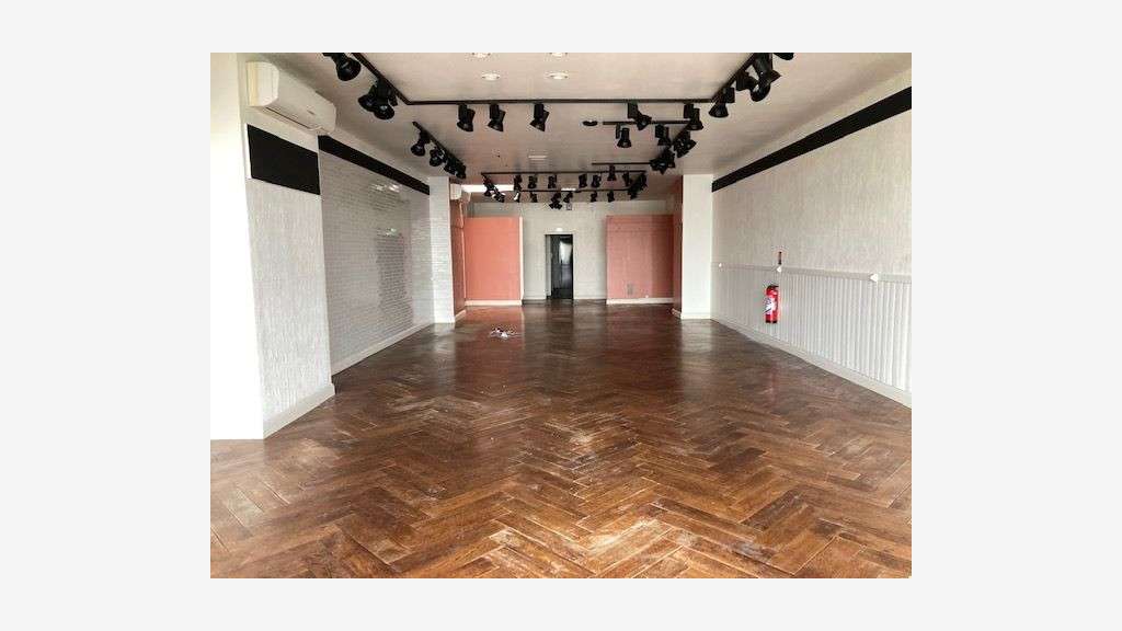 Cède local commercial de 150m² à Aubière KM Lancé