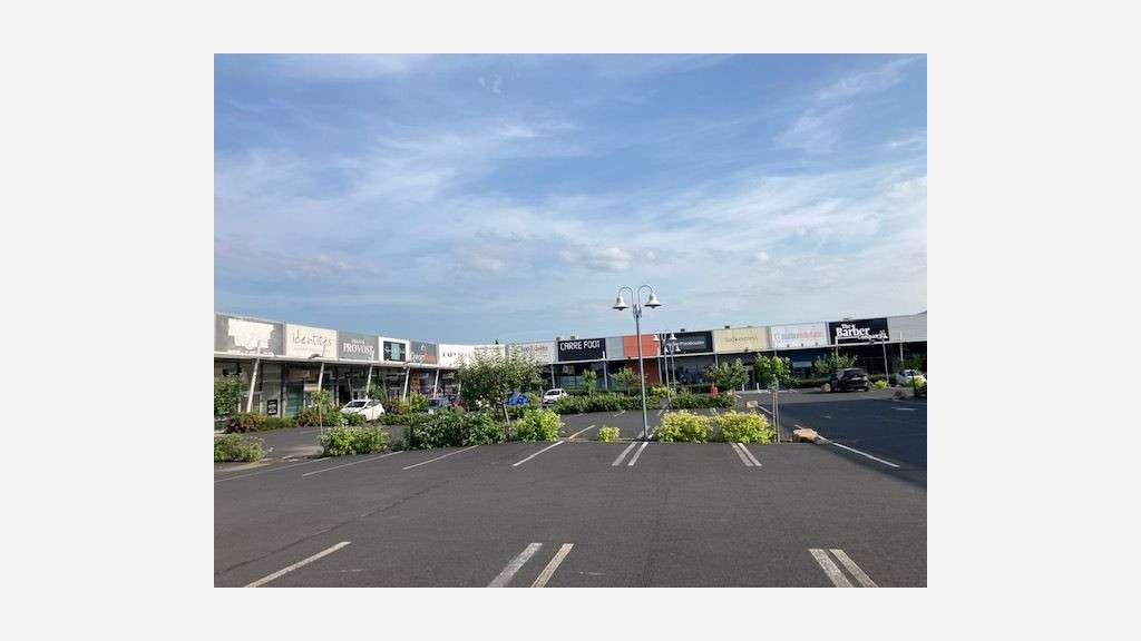 A céder local commercial 224m² empl strat Aubière