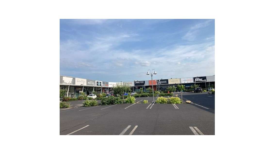 A céder local commercial 224m² empl strat Aubière