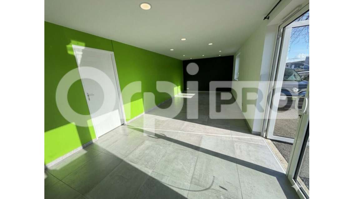 A louer local 295m² en parc d'activité La Rochelle