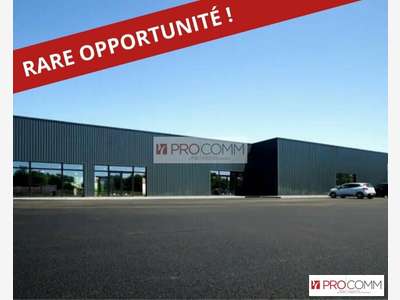 Local commercial 900m² à louer à Barjouville