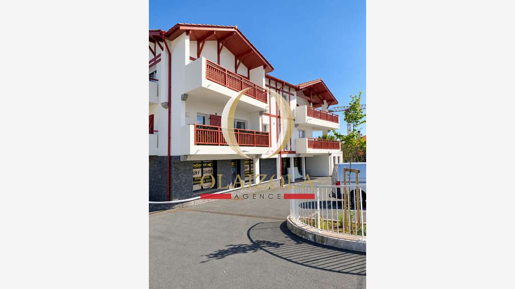BIDART - Droit au bail, local de 160 m² avec