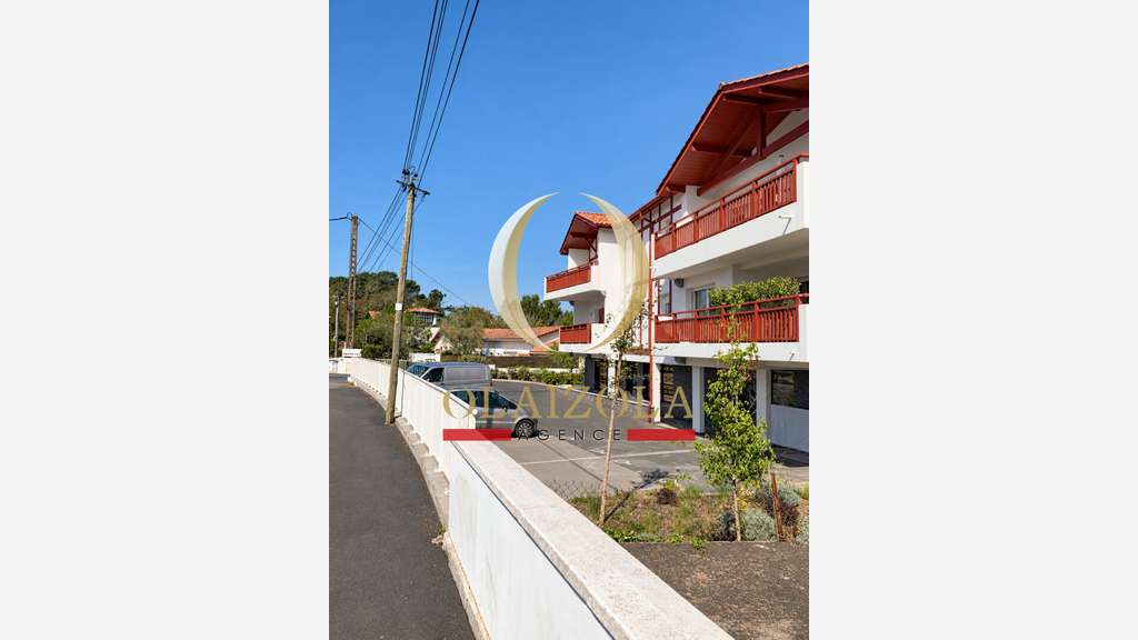 BIDART - Droit au bail, local de 160 m² avec