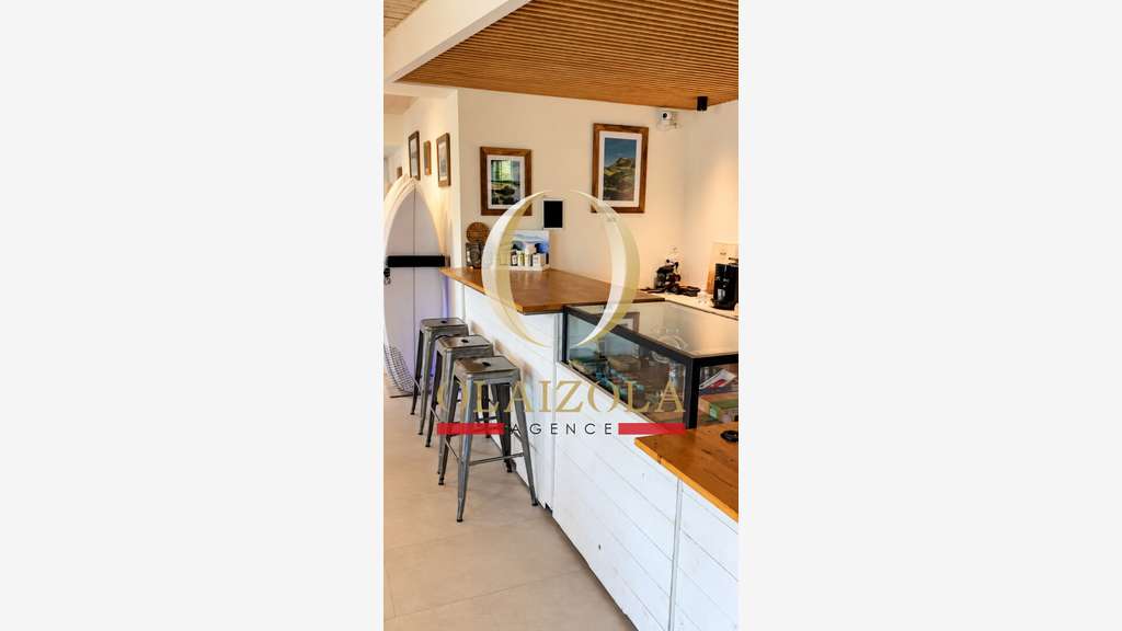 BIDART - Droit au bail, local de 160 m² avec