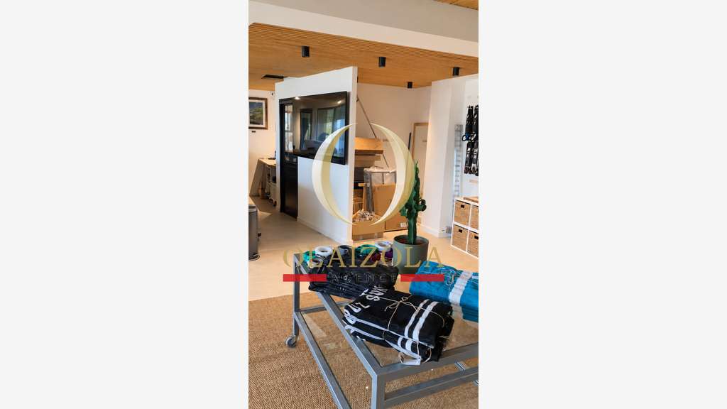 BIDART - Droit au bail, local de 160 m² avec