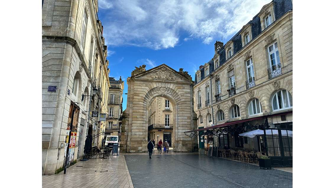 Local 60m² avec terrasse Bordeaux Porte Dijeaux