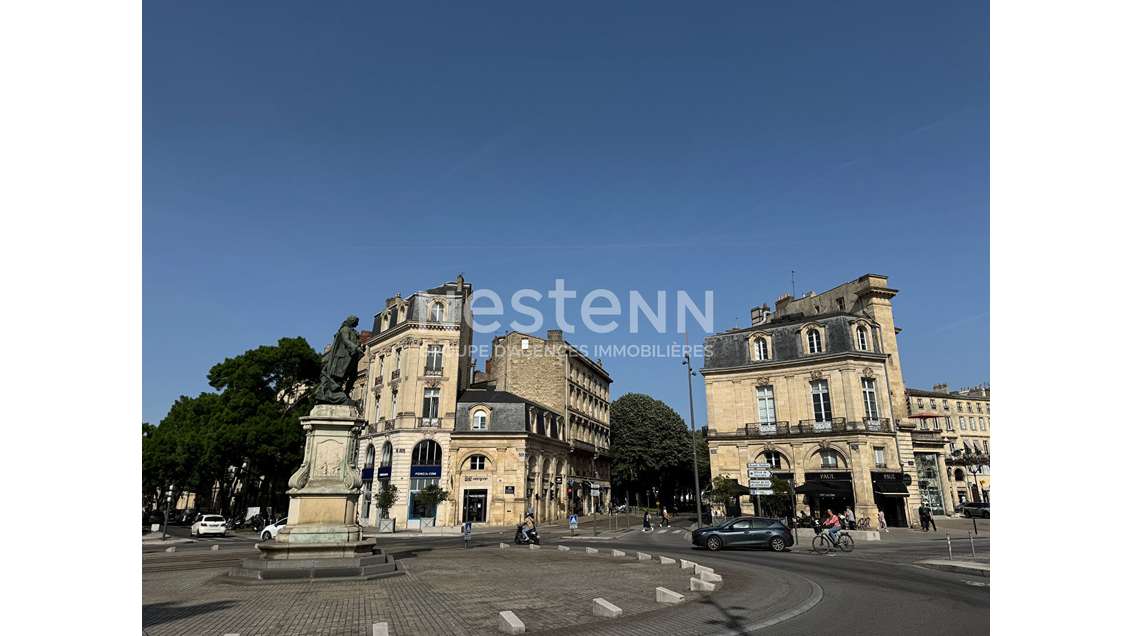 CHARTRONS, local 35 m2 environ