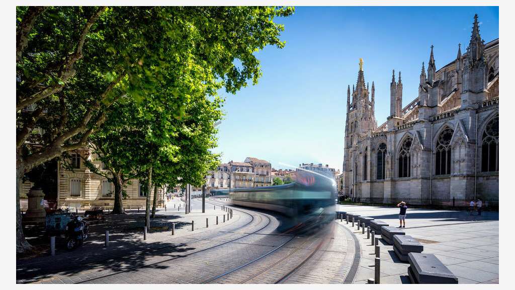 Droit au bail 70m² à Bordeaux Place Pey Berland 