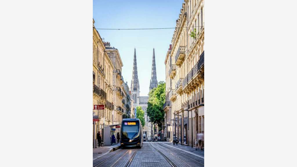 Droit au bail 70m² à Bordeaux Place Pey Berland 