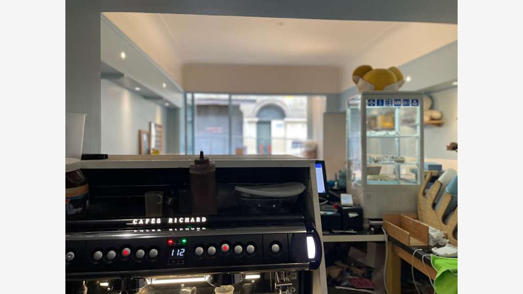 AV local commercial 32m² à Bordeaux Grosse Cloche