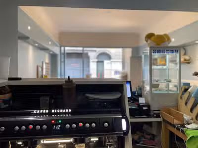 AV local commercial 32m² à Bordeaux Grosse Cloche