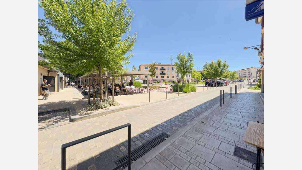 Cession droit au bail 30m² empl premium Brignoles