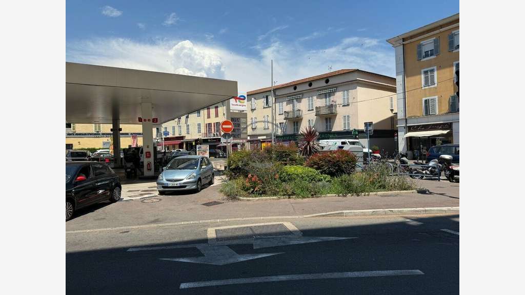 Magasin 55m² avec réserve à louer à Cagnes-sur-Mer