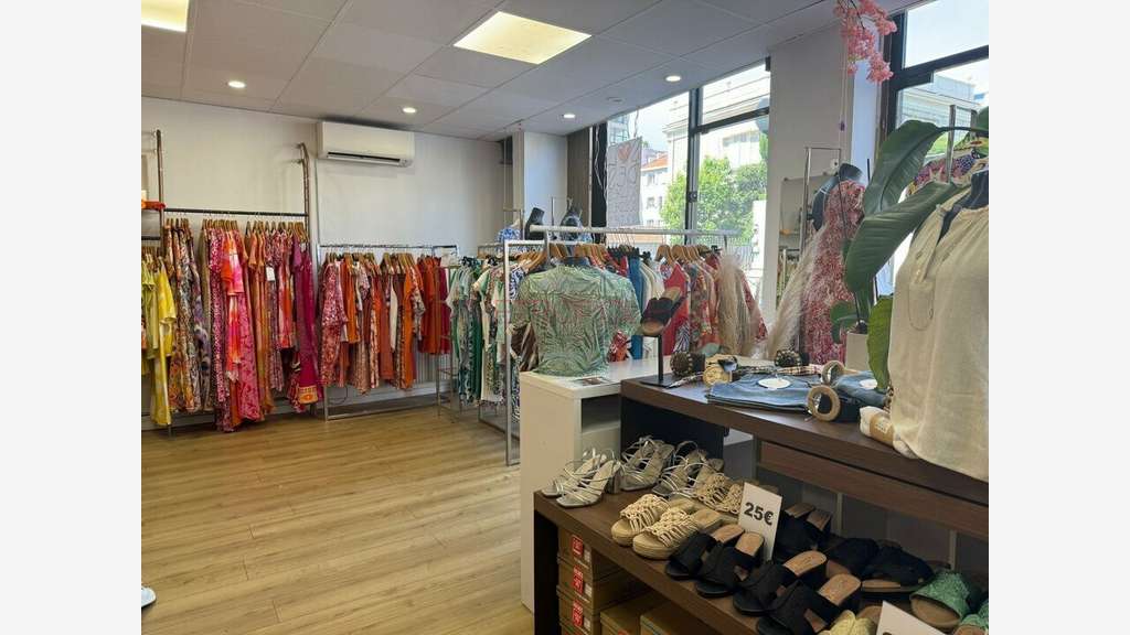 Magasin 55m² avec réserve à louer à Cagnes-sur-Mer