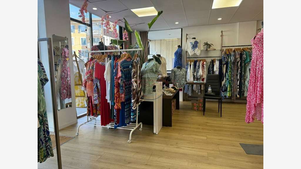 Magasin 55m² avec réserve à louer à Cagnes-sur-Mer