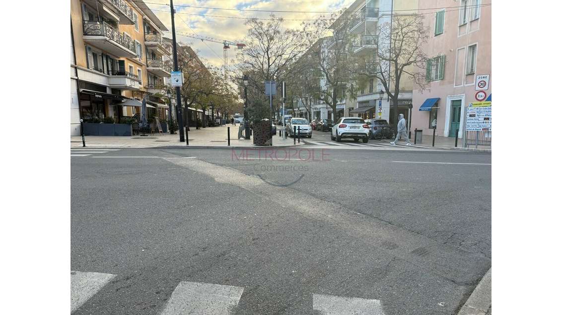 Local commercial 45m² à louer à Cagnes-sur-Mer