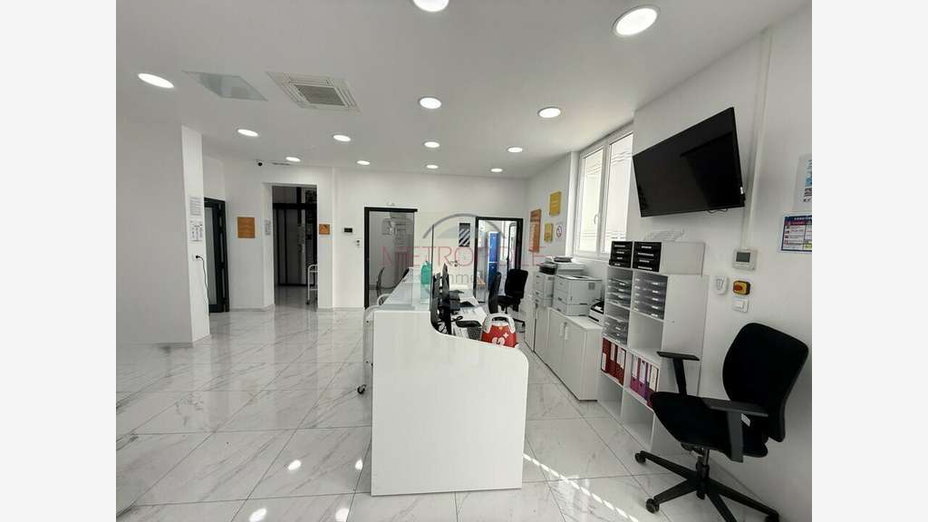 Immeuble commercial 334m² à céder à Cagnes-sur-Mer