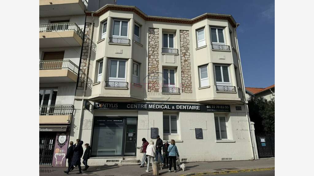 Immeuble commercial 334m² à céder à Cagnes-sur-Mer