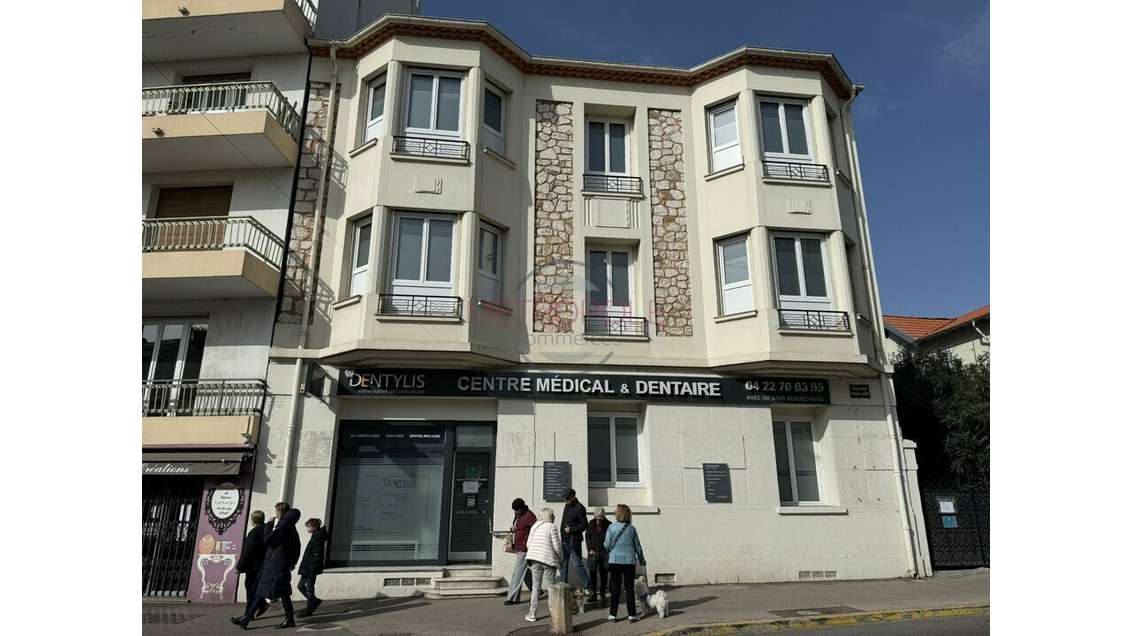 Immeuble commercial 334m² à céder à Cagnes-sur-Mer