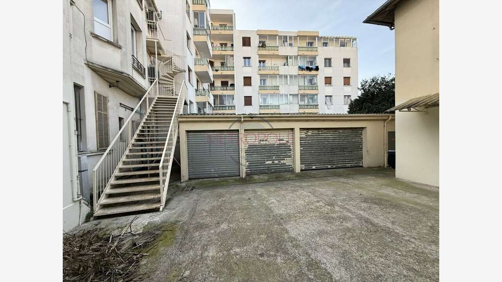 Immeuble commercial 334m² à céder à Cagnes-sur-Mer