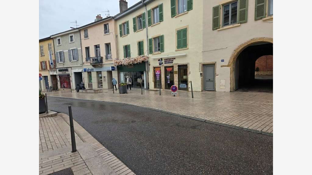Cession local commercial 98m² empl N°1 à Caluire