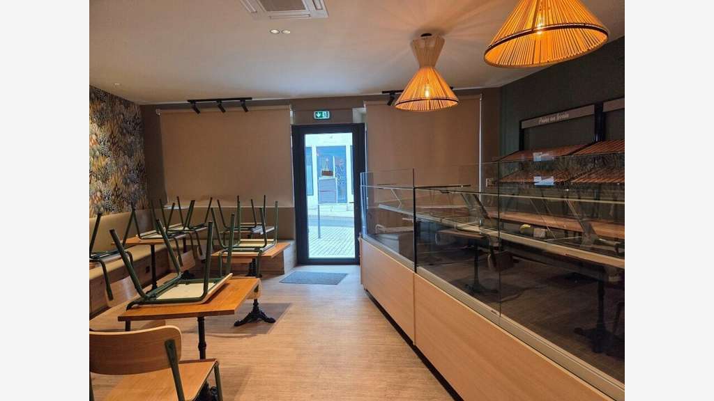 Cession local commercial 98m² empl N°1 à Caluire