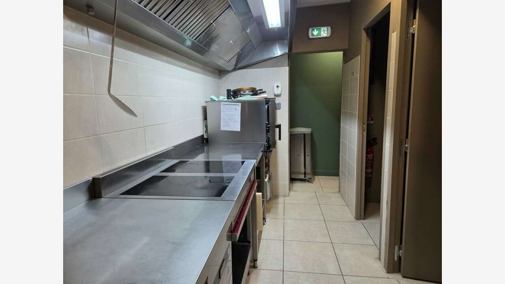 Cession local commercial 98m² empl N°1 à Caluire