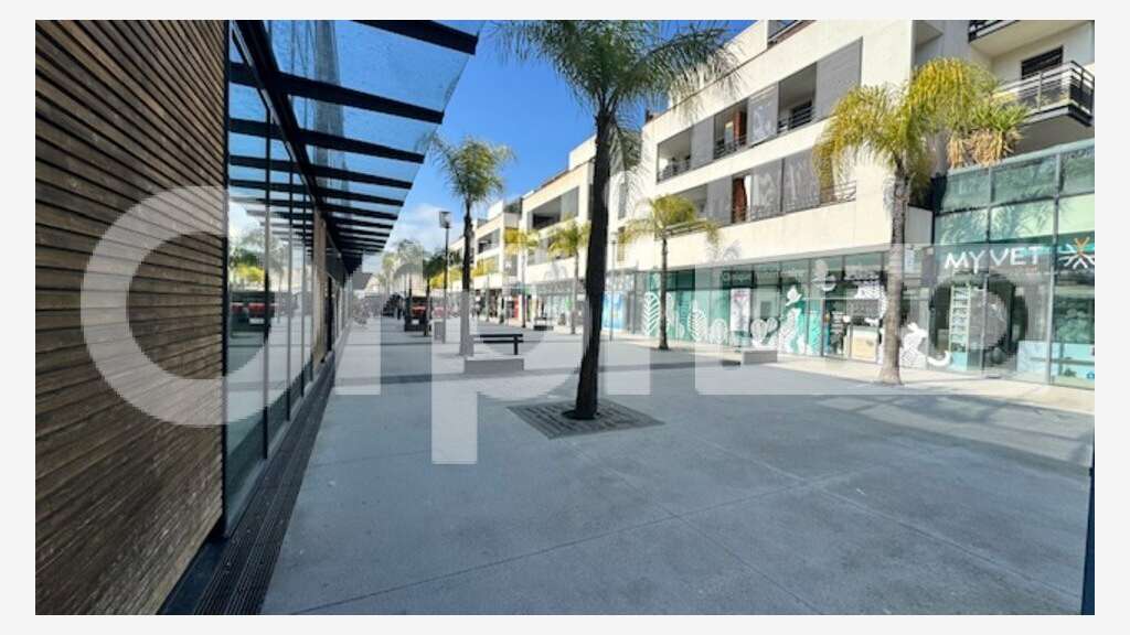 Local commercial 100m² à louer Cannes La Bocca