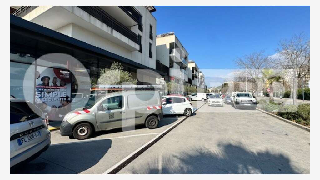 Local commercial 100m² à louer Cannes La Bocca
