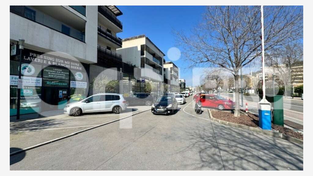Local commercial 100m² à louer Cannes La Bocca