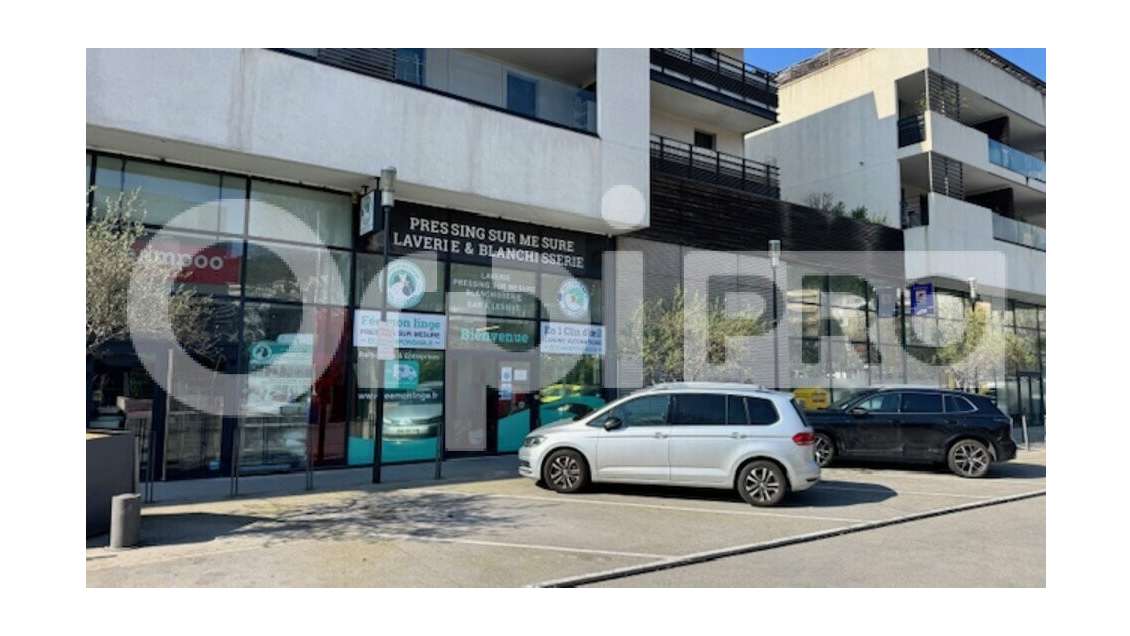 Local commercial 100m² à louer Cannes La Bocca 