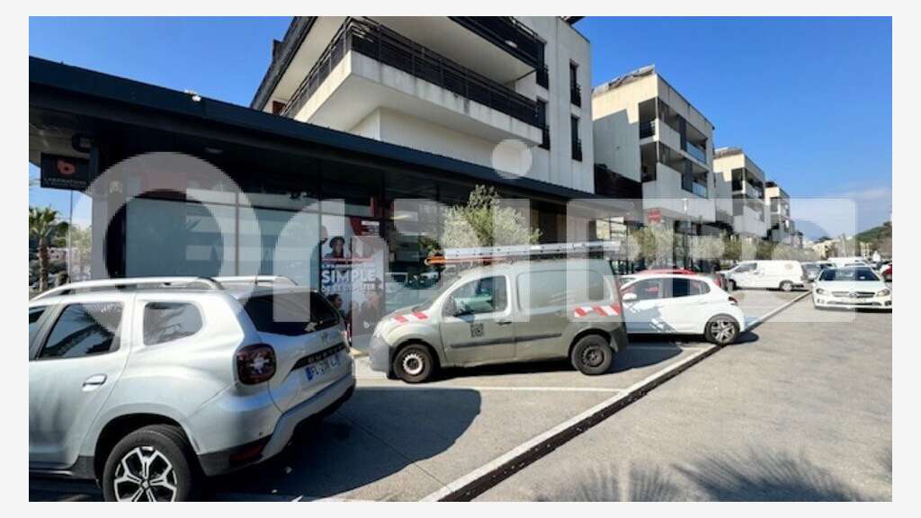 Local commercial 100m² à louer Cannes La Bocca