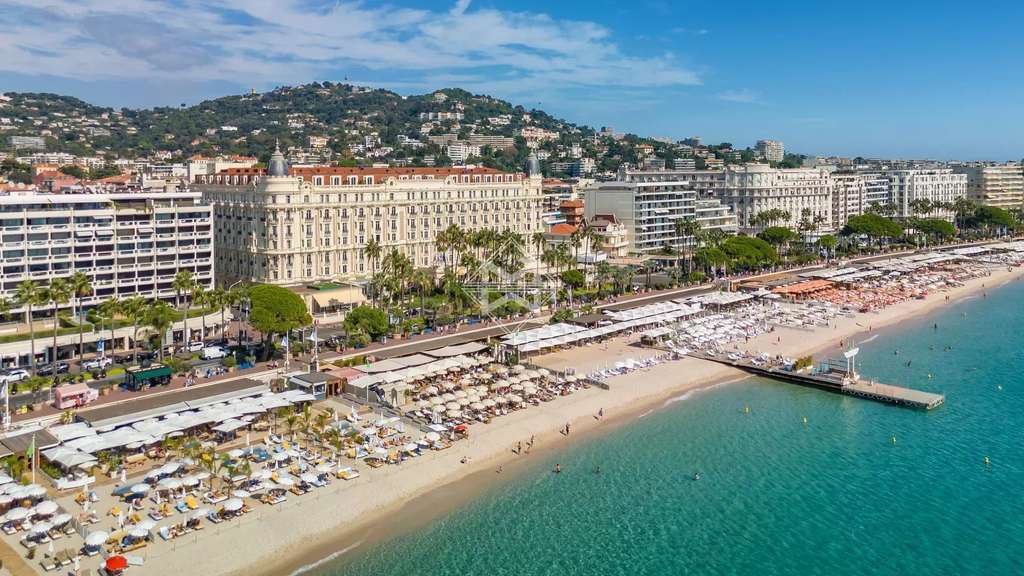 Droit au bail 77m² excellente visibilité à Cannes