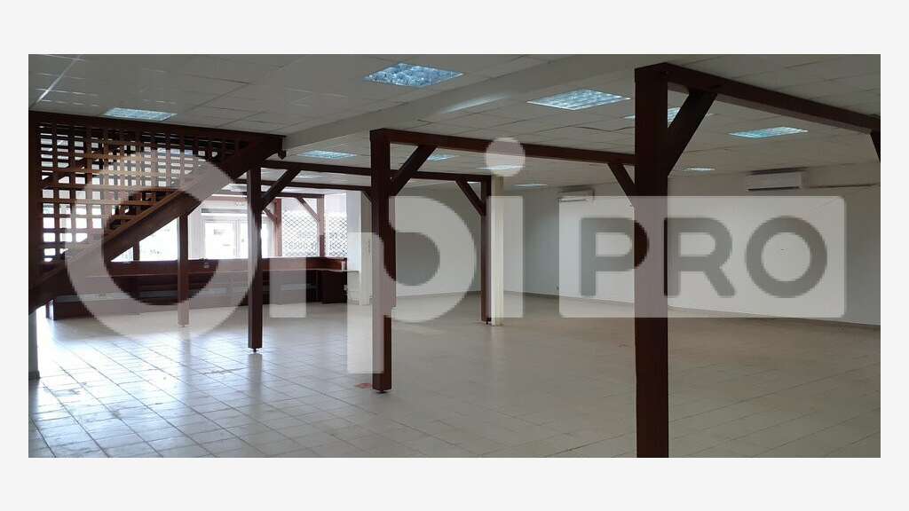DAB local 410m² avec forte visibilité à Cayenne